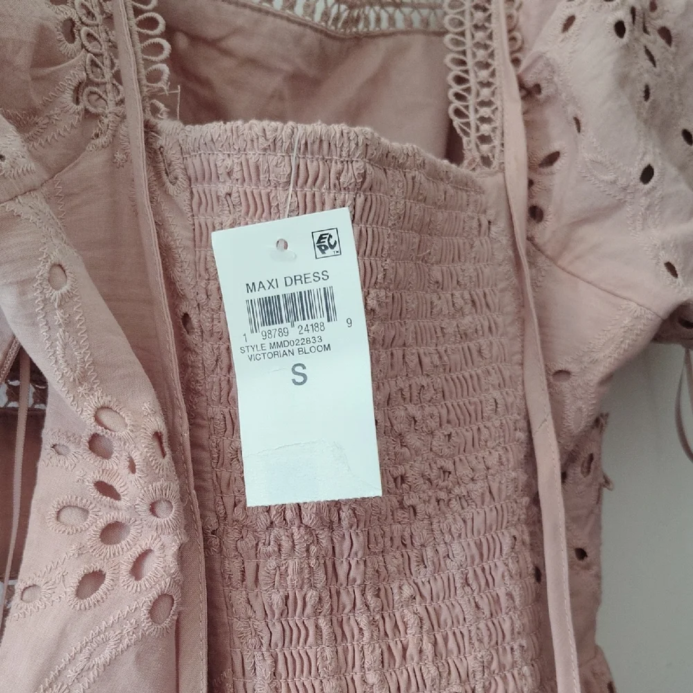 Pink Eyelet Puffed Sleeved Dress - Picture 4 of 4